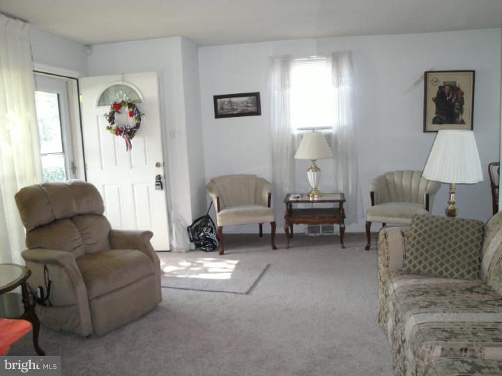 3107 Byberry Road Philadelphia, PA 19154 - Photo 14 of 22 Living Room