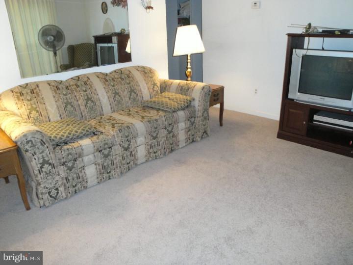 3107 Byberry Road Philadelphia, PA 19154 - Photo 9 of 22 Living Room
