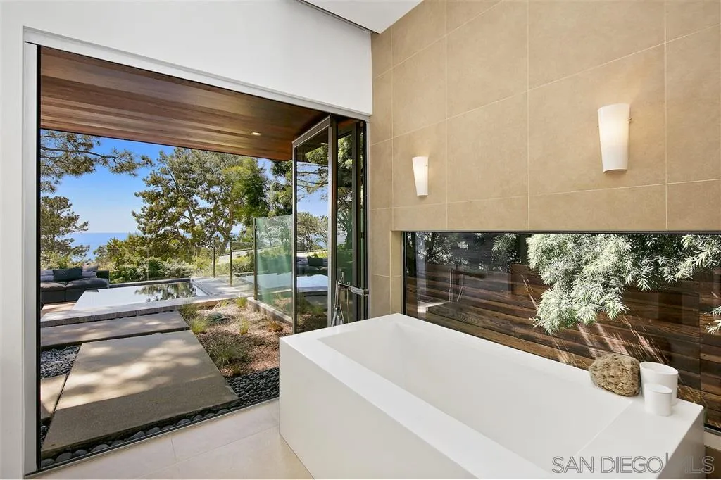 116 Nob Avenue Del Mar, CA 92014 - Photo 11 of 25 a bathroom with a bathtub