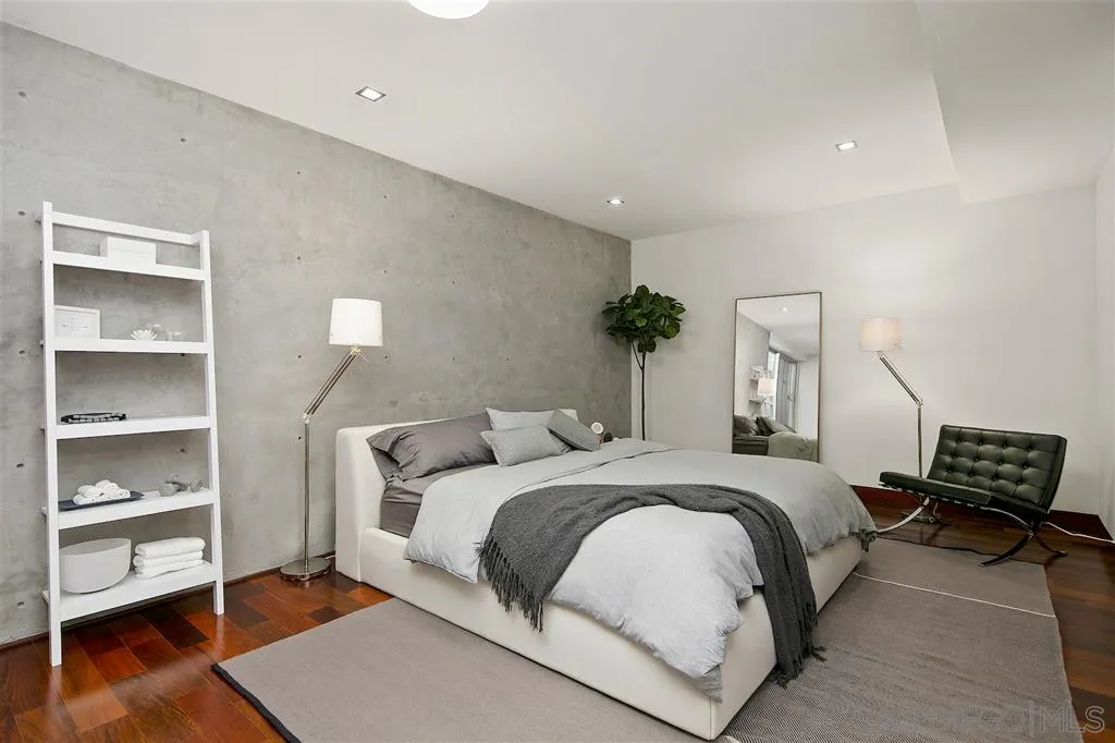 116 Nob Avenue Del Mar, CA 92014 - Photo 14 of 25 a bedroom with a bed and a desk