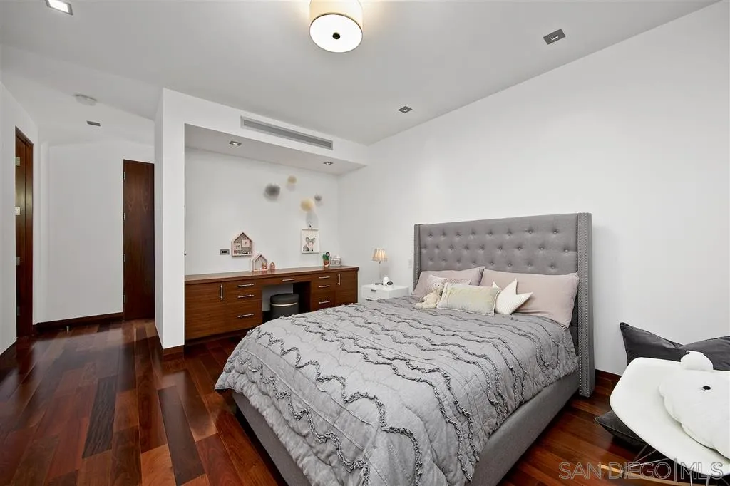 116 Nob Avenue Del Mar, CA 92014 - Photo 18 of 25 a bedroom with a bed and wooden floor