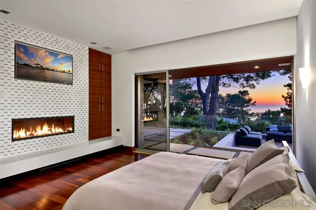 116 Nob Avenue Del Mar, CA 92014 - Photo 8 of 25 a bedroom with a bed and a fireplace