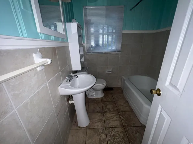 $1,400 | 203 56th Avenue North, Unit B, North Myrtle Beach, SC 29582