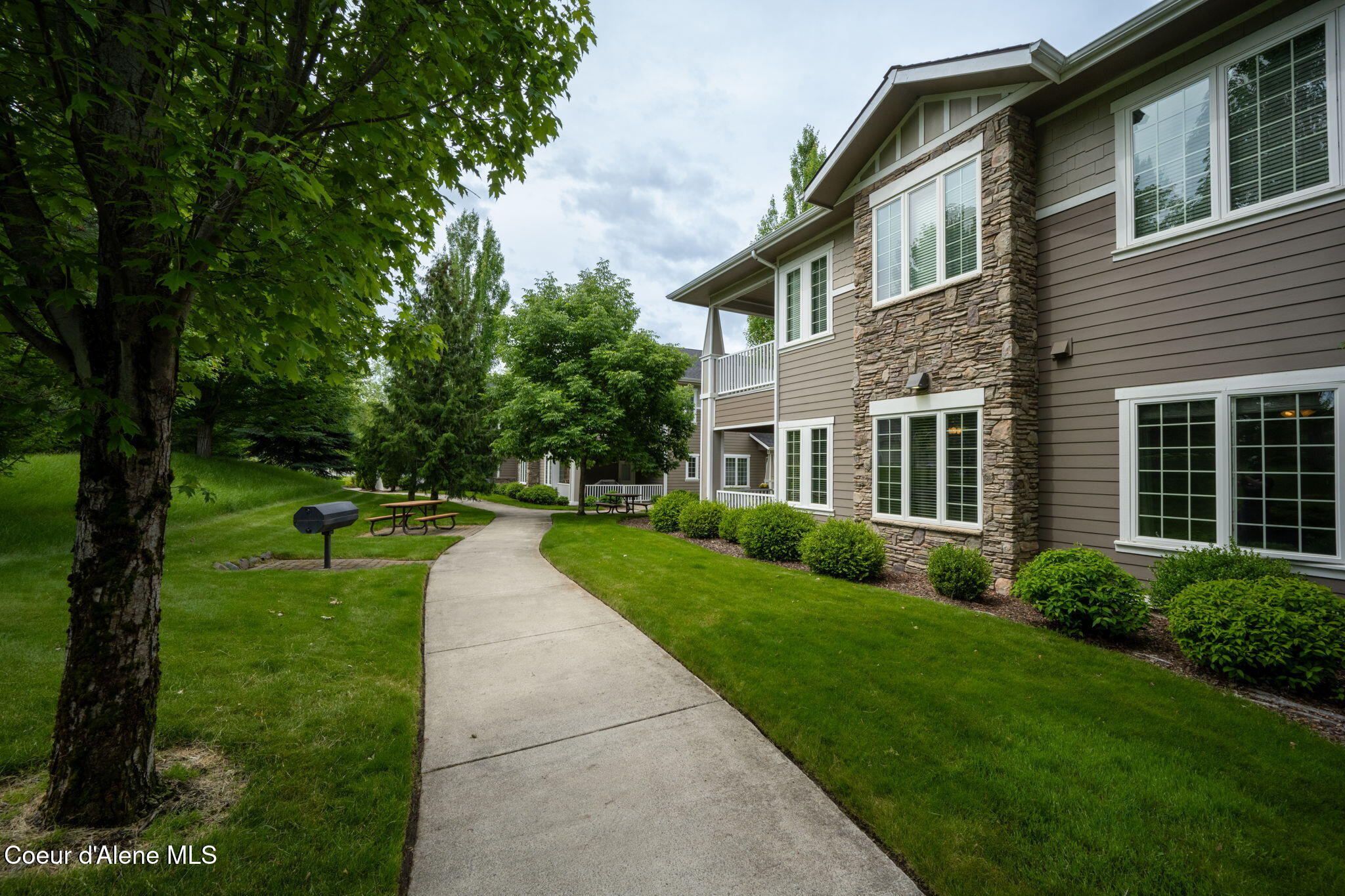 4453 Greenchain Loop, Unit 9 Coeur D'Alene, ID 83814 - Photo 3 of 30 18-web-or-mls-DSC_7540