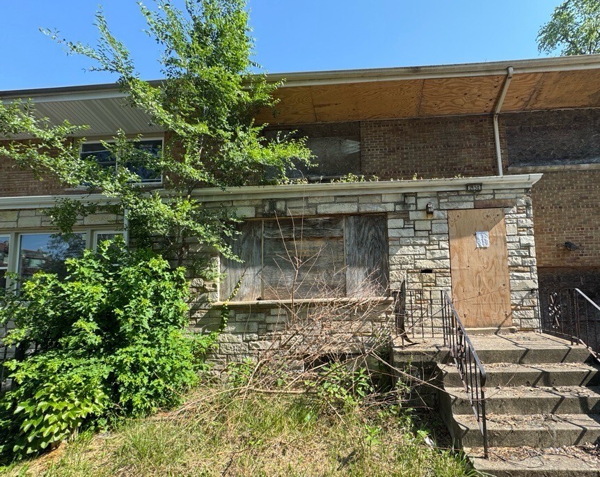 2650 East 77th Street Chicago, IL 60649 - Photo 1 of 6