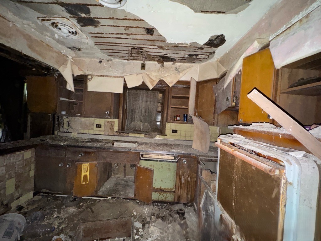 2650 East 77th Street Chicago, IL 60649 - Photo 3 of 6