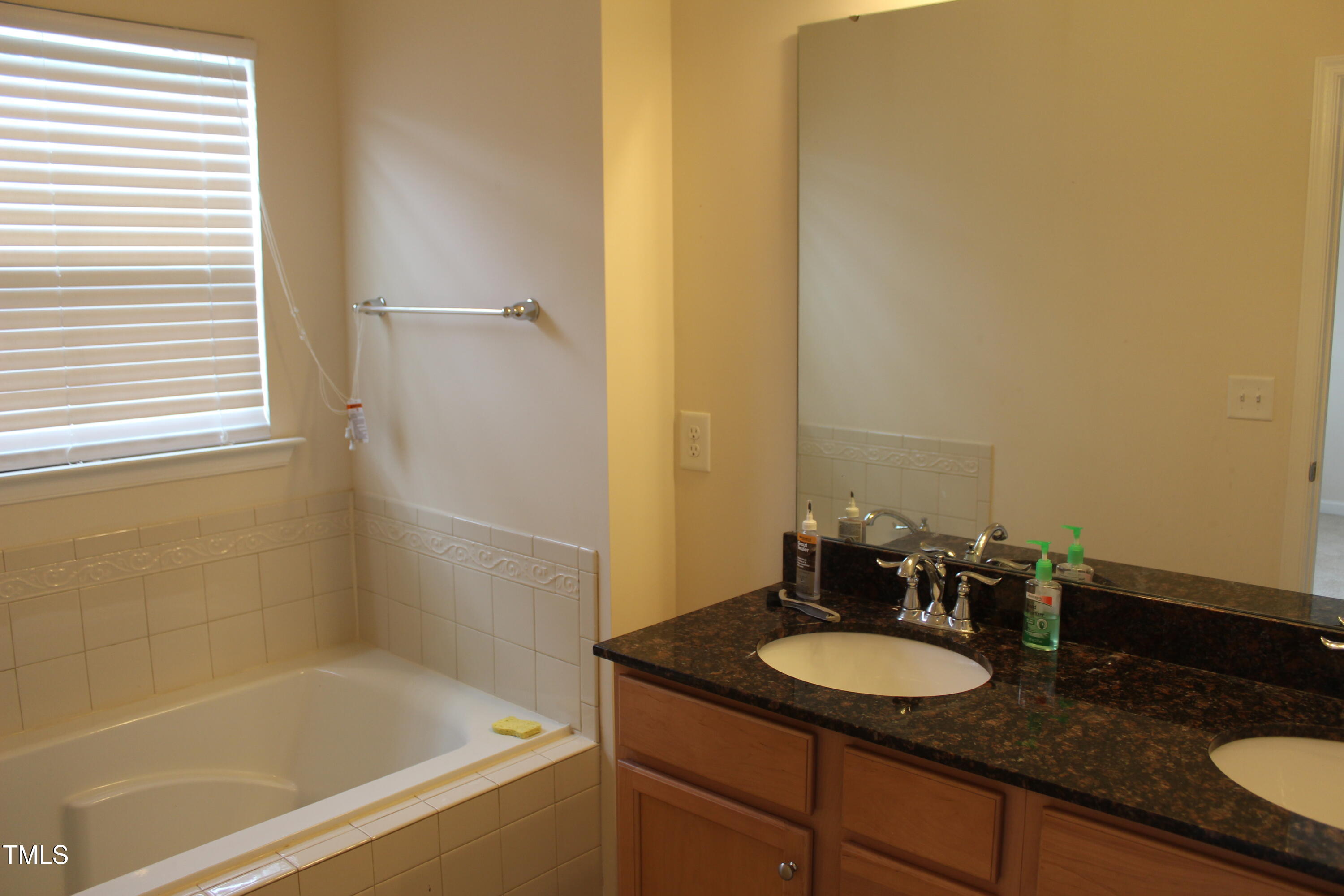 723 Suffield Way Cary, NC 27519 - Photo 10 of 17 IMG_2929