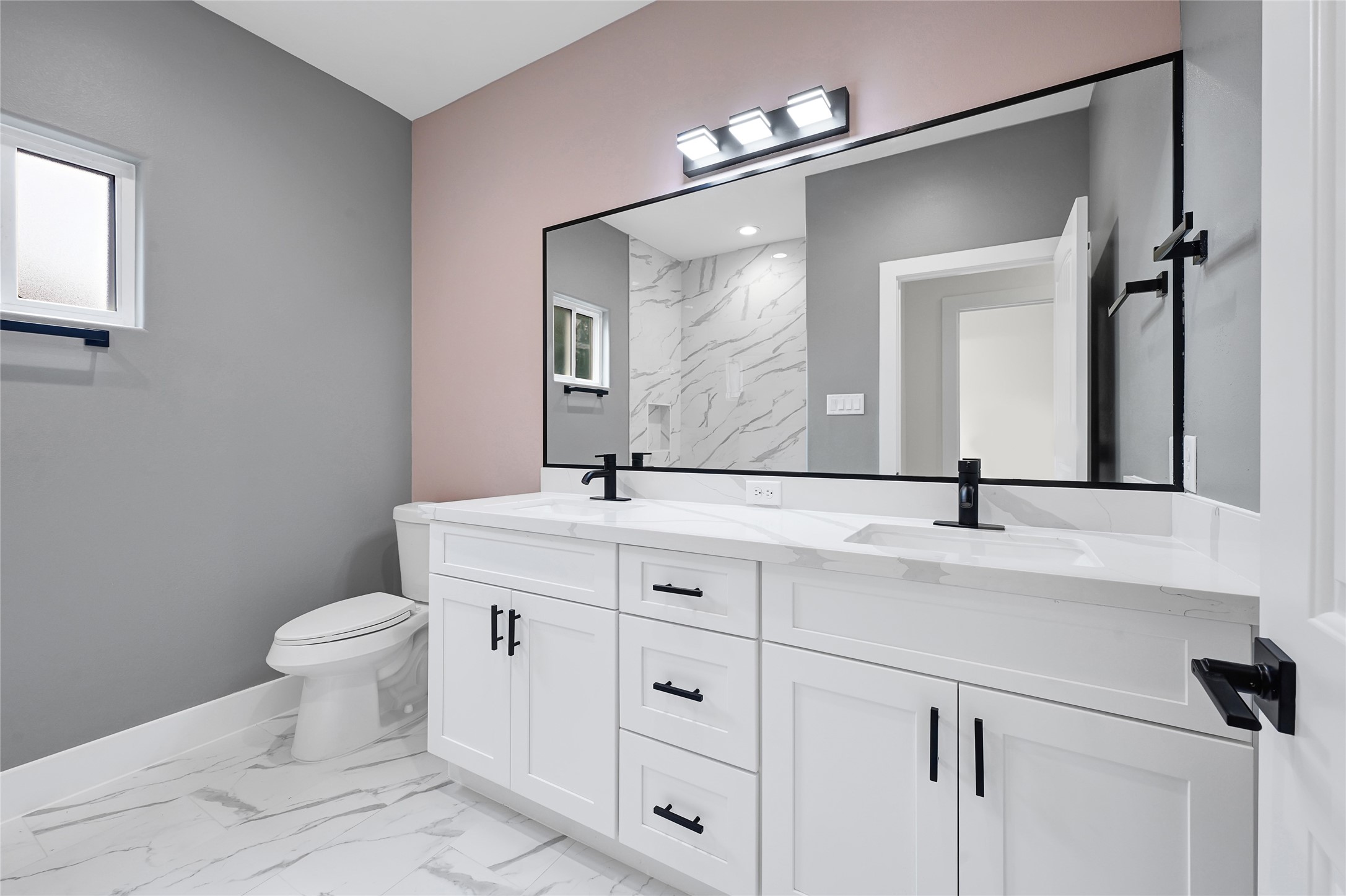 3834 Mt Pleasant Street Houston, TX 77021 - Photo 21 of 50 a bathroom with a toilet sink and mirror