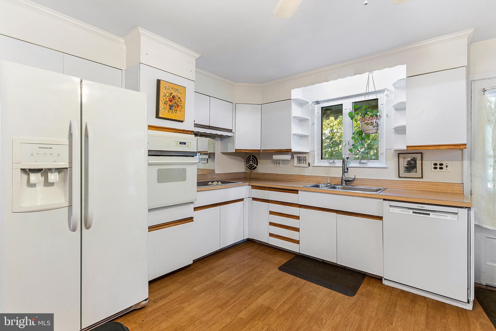 361 Red Fox Road Wayne, PA 19087 - Photo 3 of 19 kitchen