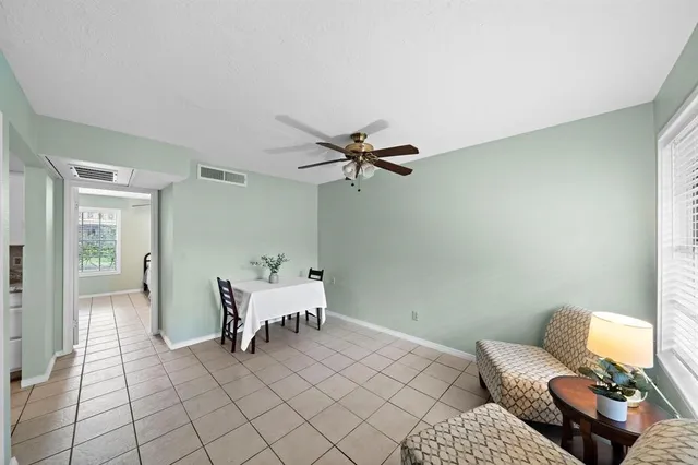 $1,250 | 3224 Timmons Lane, Unit 135, Houston, TX 77027