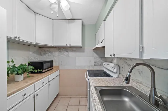 $1,250 | 3224 Timmons Lane, Unit 135, Houston, TX 77027