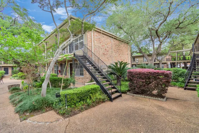 $1,250 | 3224 Timmons Lane, Unit 135, Houston, TX 77027