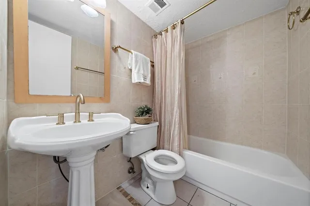 $1,250 | 3224 Timmons Lane, Unit 135, Houston, TX 77027