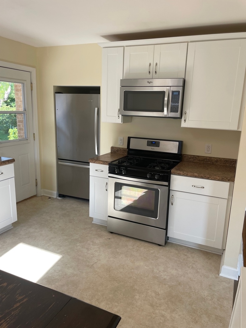 28561 West High Road Ingleside, IL 60041 - Photo 7 of 19 a kitchen with a stove and a microwave