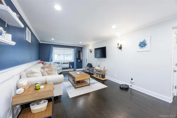 $3,100 | 40 West 4th Street, Unit 7, Patchogue, NY 11772
