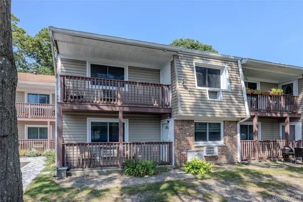 $3,100 | 40 West 4th Street, Unit 7, Patchogue, NY 11772