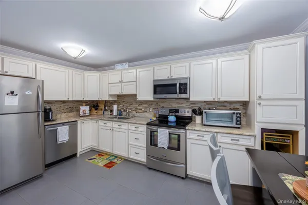 $3,100 | 40 West 4th Street, Unit 7, Patchogue, NY 11772