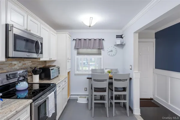 $3,100 | 40 West 4th Street, Unit 7, Patchogue, NY 11772