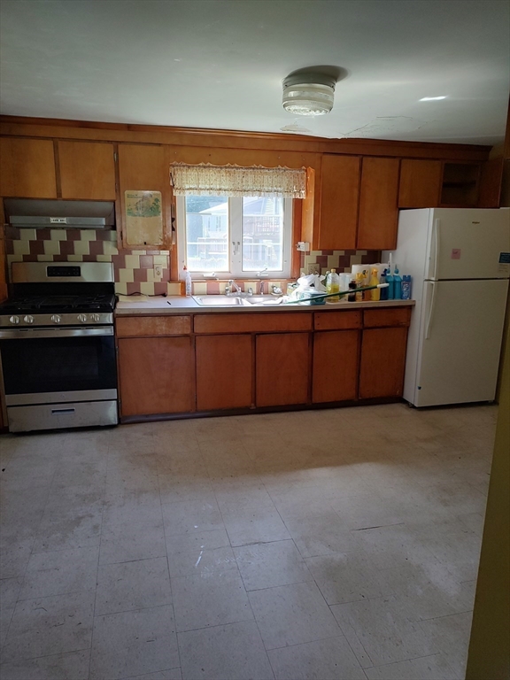 5 New Carver Street Raynham, MA 02767 - Photo 11 of 28
