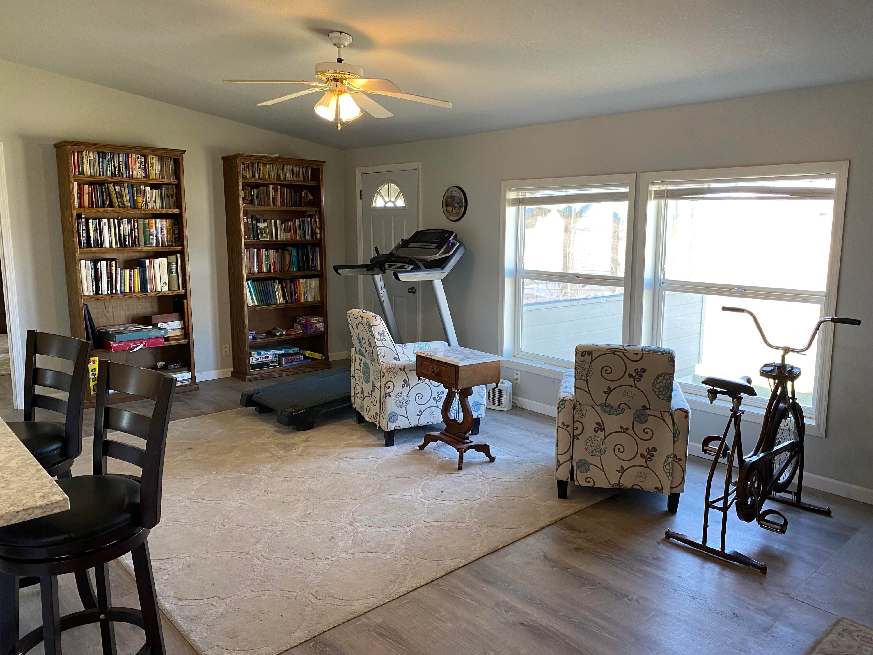 32227 Rivers Drive Chiloquin, OR 97624 - Photo 10 of 55 Some extra room off the breakfast bar