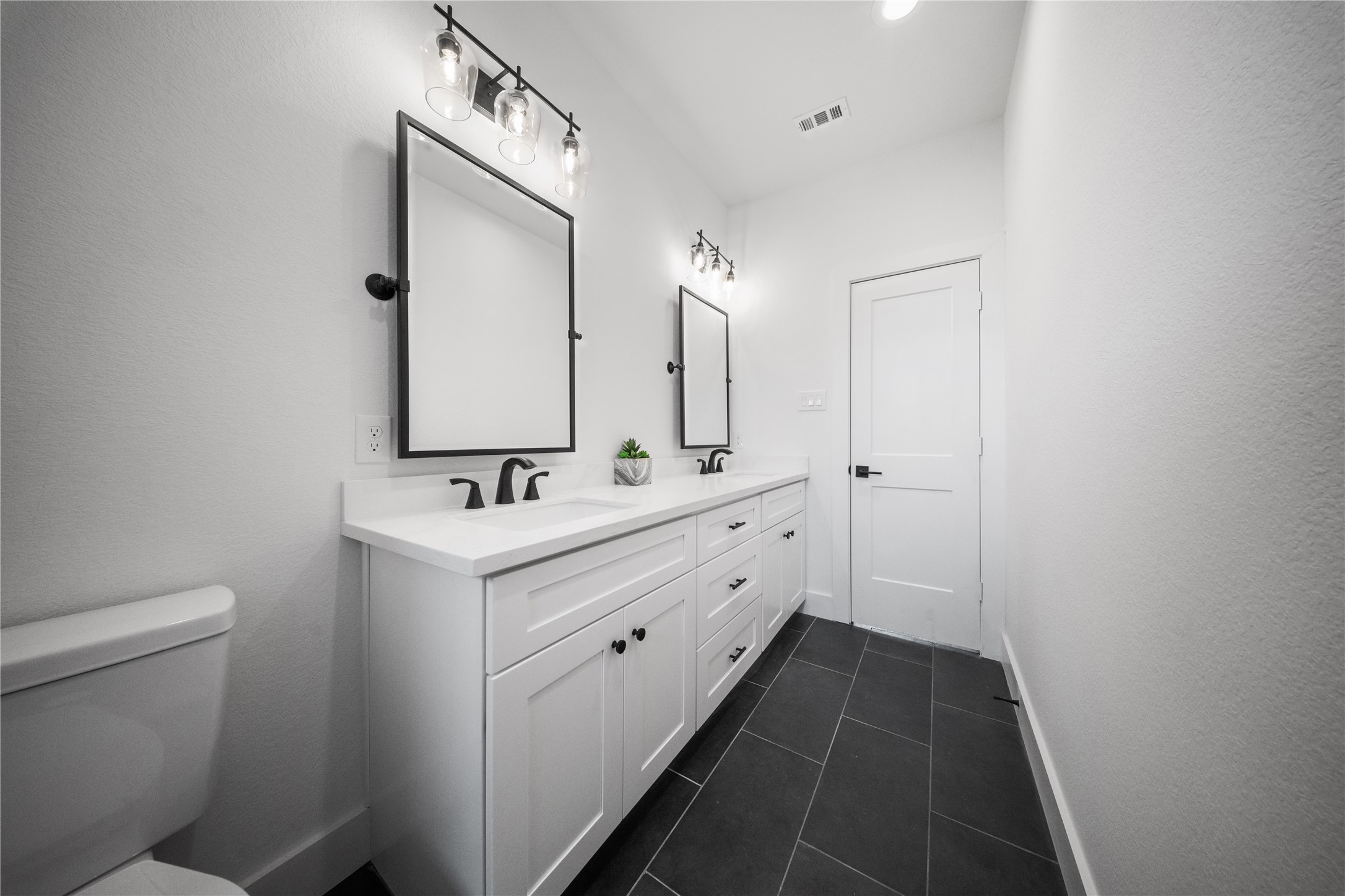 1122 Hogan Street Houston, TX 77009 - Photo 14 of 32 a bathroom with a double vanity sink and mirror