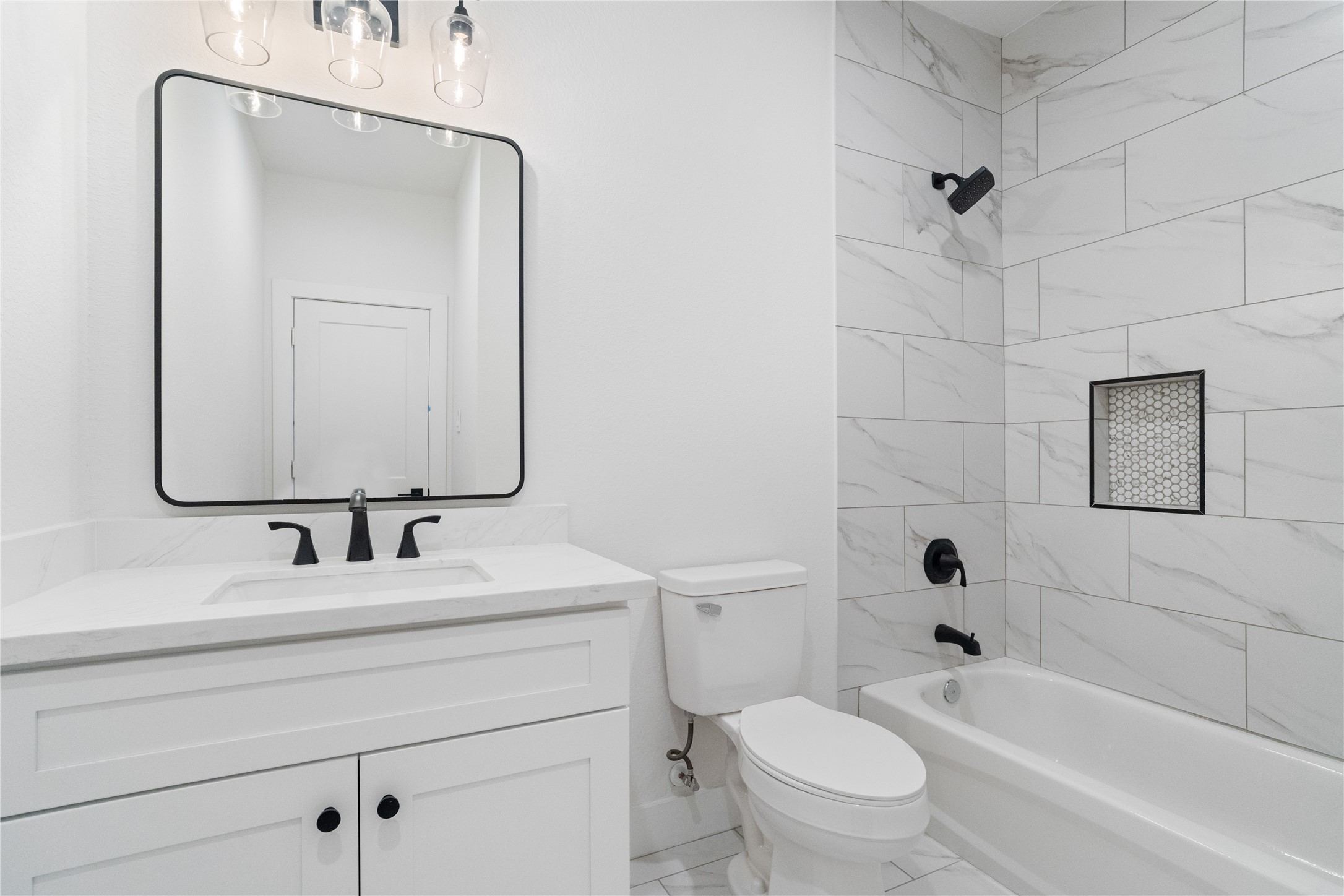 1122 Hogan Street Houston, TX 77009 - Photo 23 of 32 a bathroom with a toilet a sink and a bathtub
