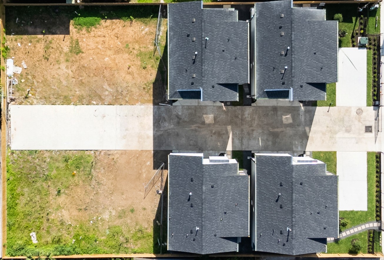 1122 Hogan Street Houston, TX 77009 - Photo 26 of 32 an aerial view of residential house with outdoor space