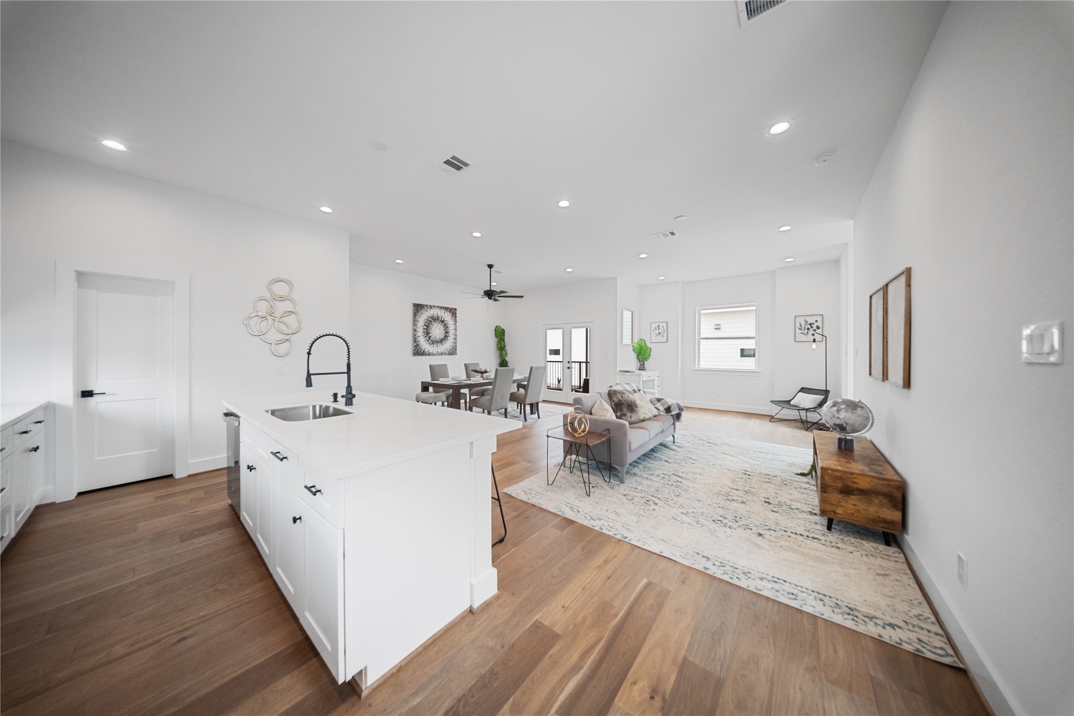 1122 Hogan Street Houston, TX 77009 - Photo 4 of 32 a view of a living room and bedroom