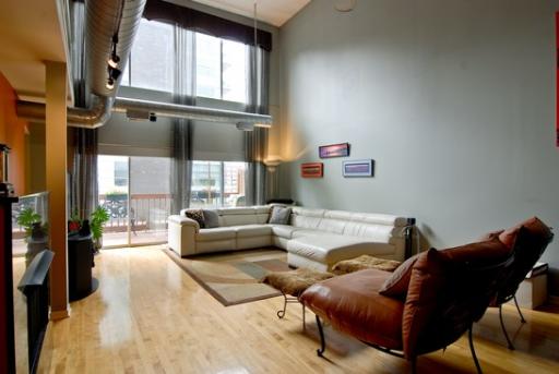 203 South Sangamon Street, Unit 310 Chicago, IL 60607 - Photo 2 of 16 a living room with furniture and a window