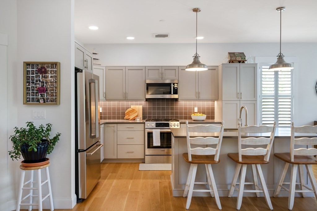 1 Revolution Way, Unit 102 Canton, MA 02021 - Photo 3 of 21