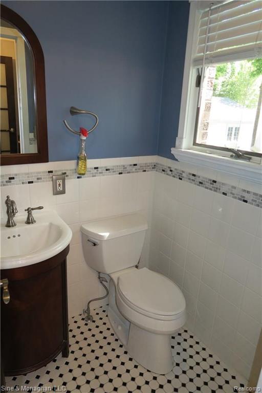 243 McMillan Road Grosse Pointe Farms, MI 48236 - Photo 15 of 27