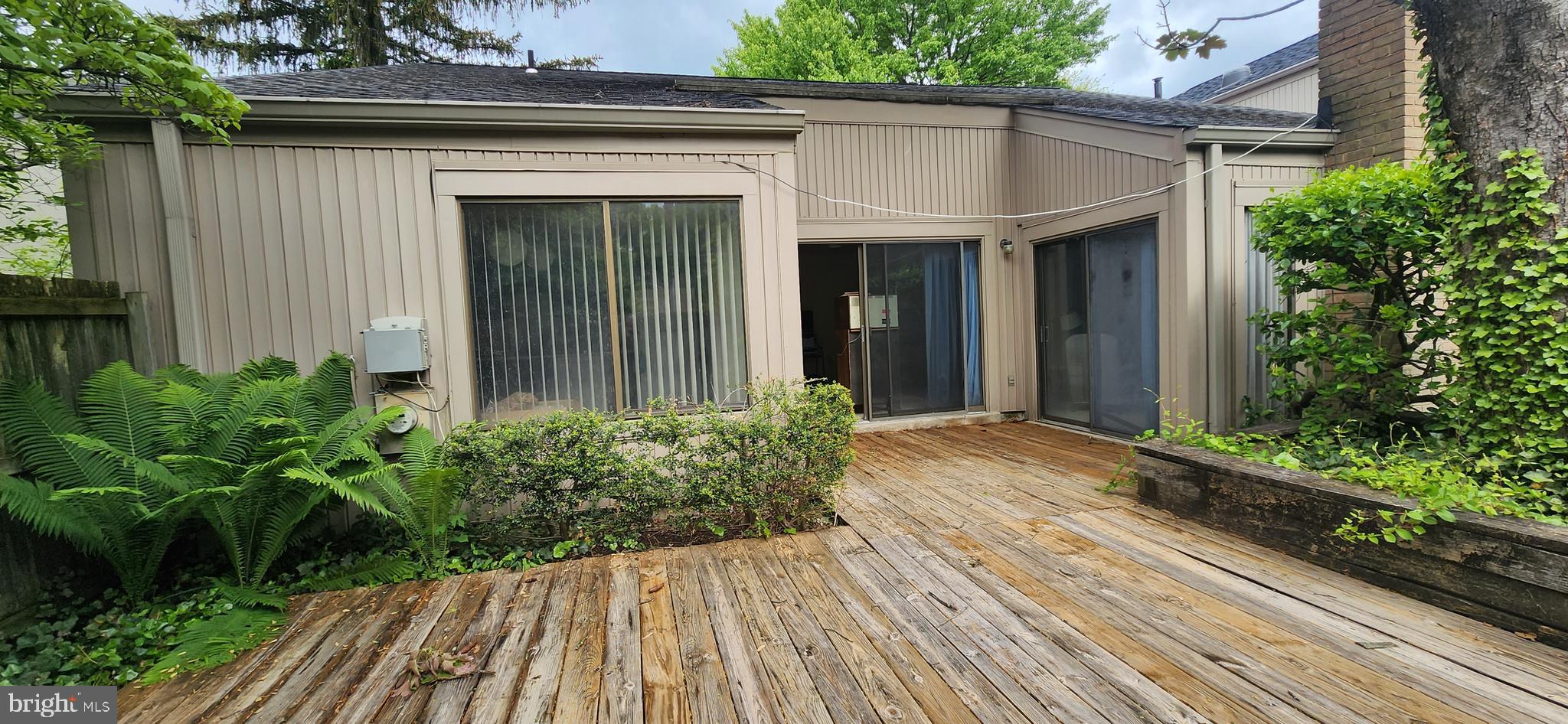 19113 Rhodes Way Montgomery Village, MD 20886 - Photo 15 of 18 Deck NEEDS REHAB