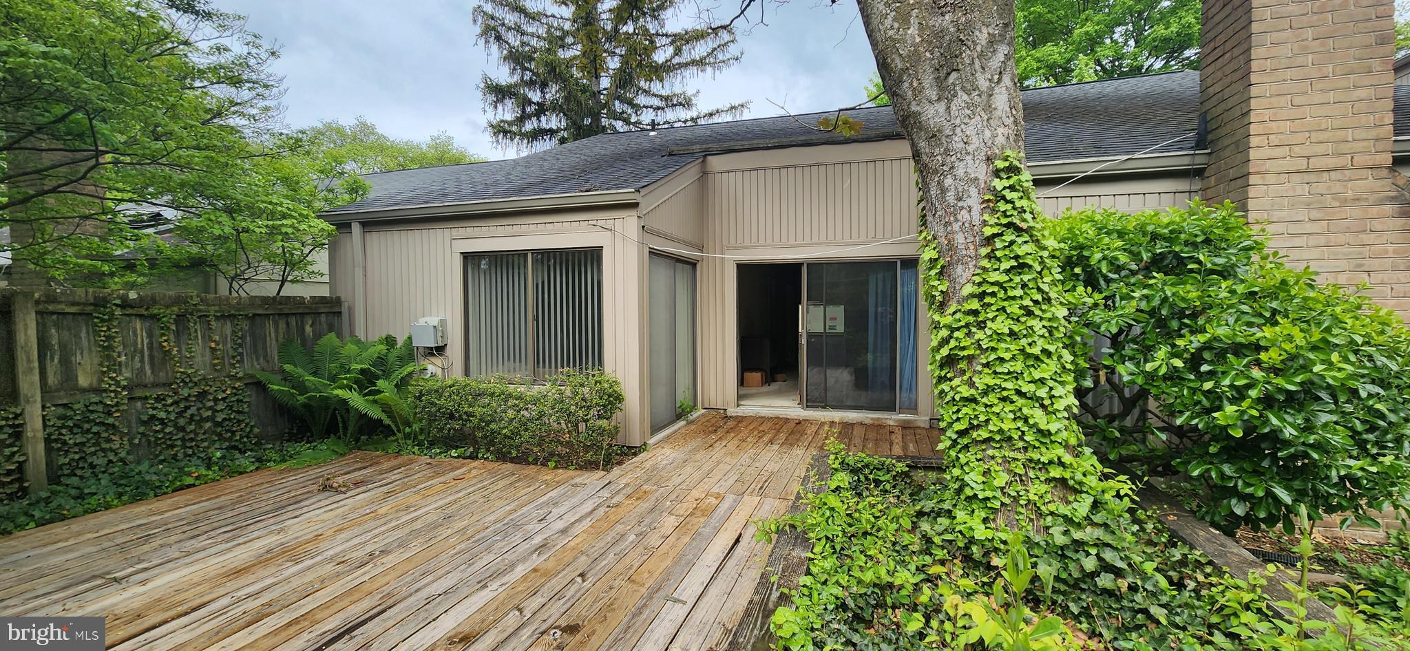 19113 Rhodes Way Montgomery Village, MD 20886 - Photo 16 of 18 Deck NEEDS REHAB