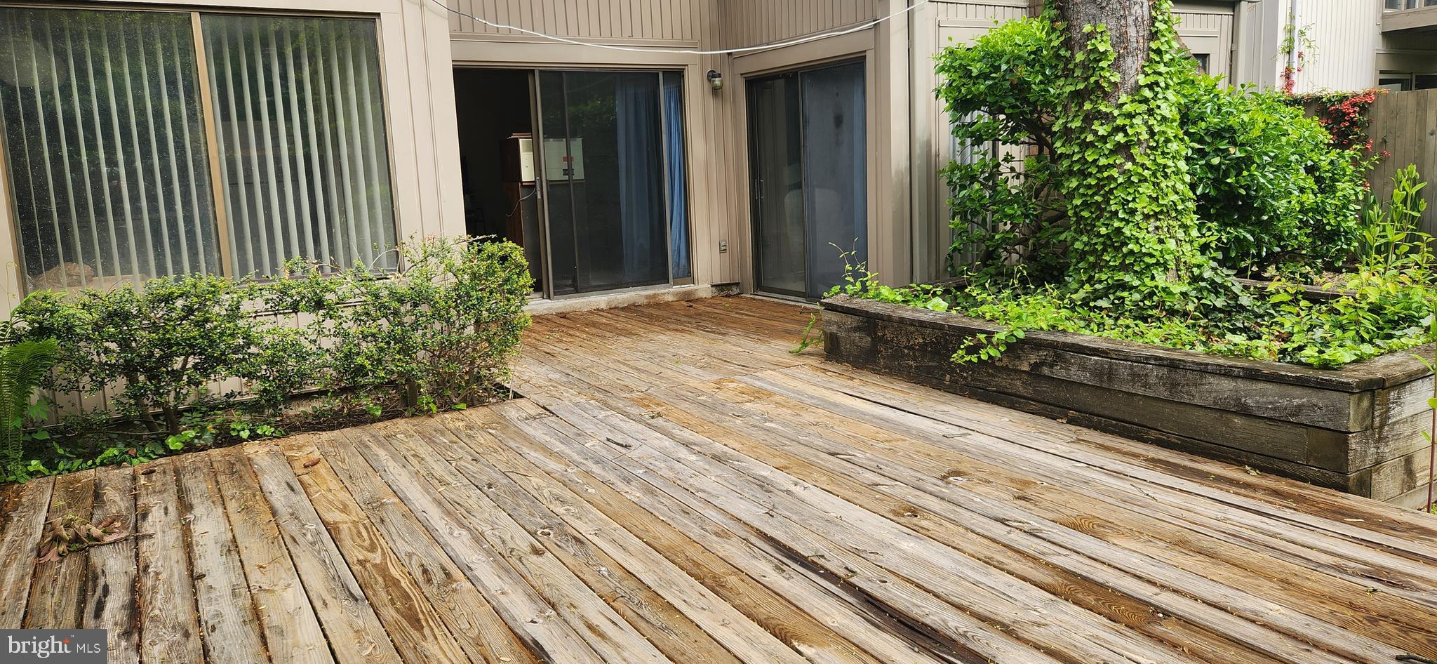 19113 Rhodes Way Montgomery Village, MD 20886 - Photo 17 of 18 Deck NEEDS REHAB