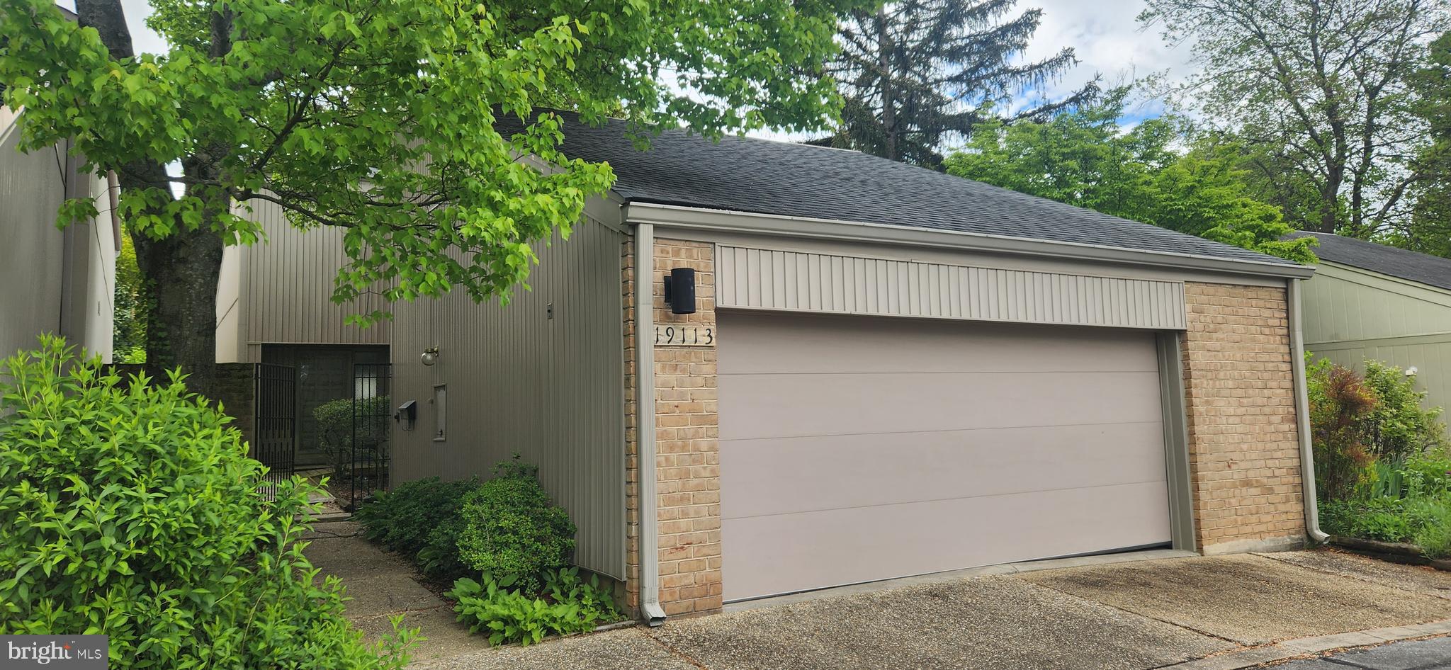 19113 Rhodes Way Montgomery Village, MD 20886 - Photo 2 of 18 19113 Rhodes Way NEEDS FULL REHAB