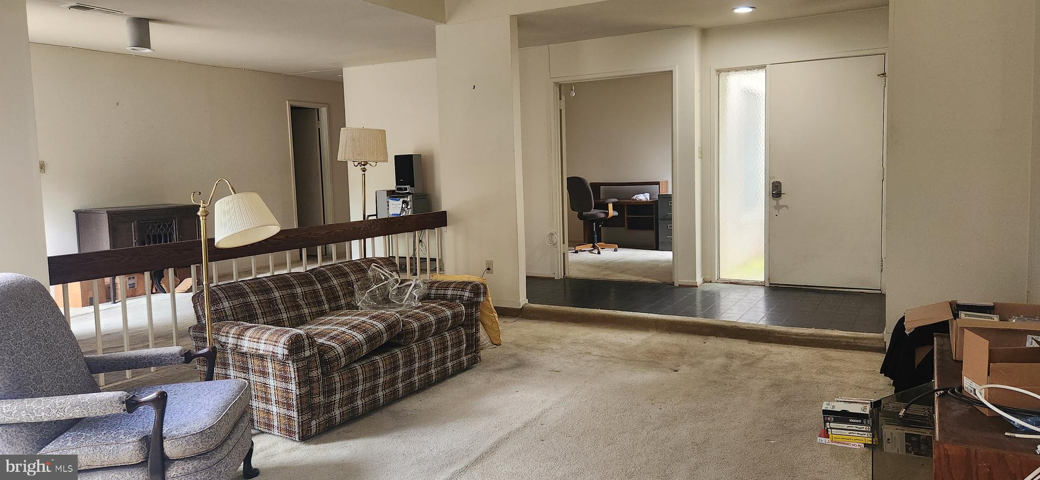 19113 Rhodes Way Montgomery Village, MD 20886 - Photo 5 of 18 Living Room NEEDS REHAB