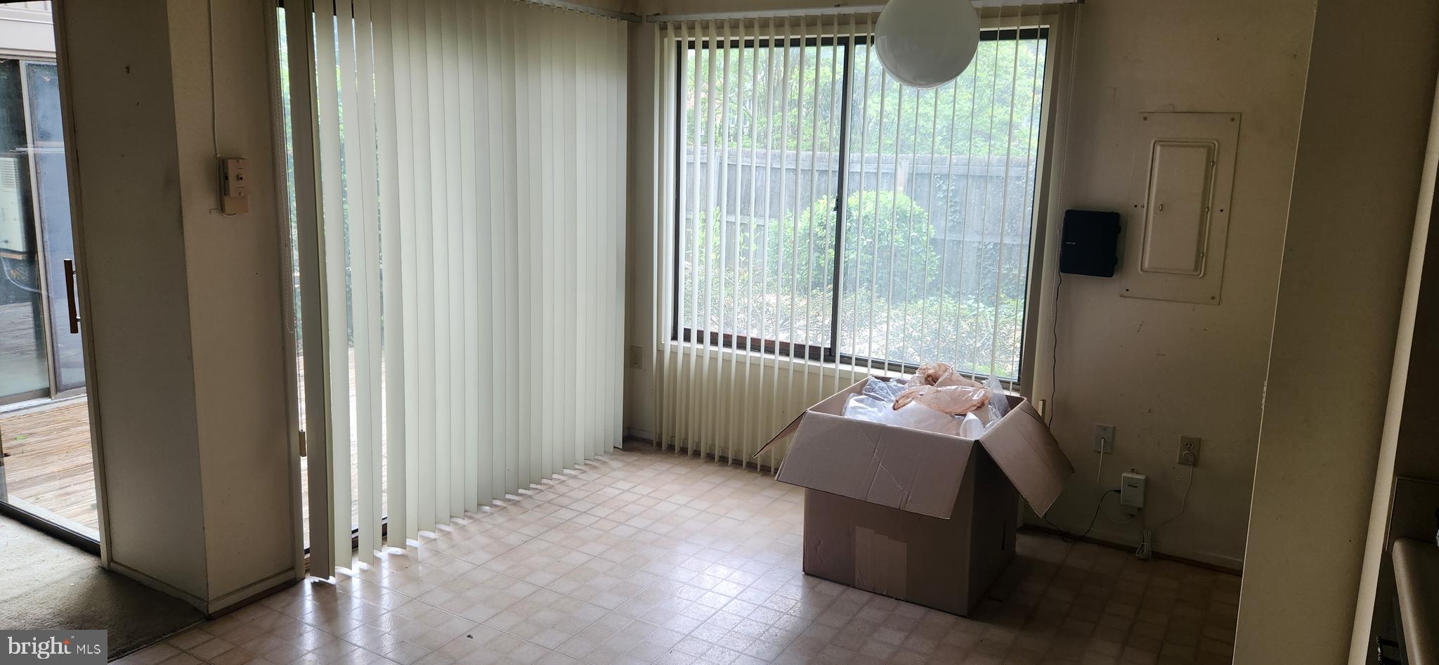 19113 Rhodes Way Montgomery Village, MD 20886 - Photo 7 of 18 Eat-in Kitchen NEEDS REHAB