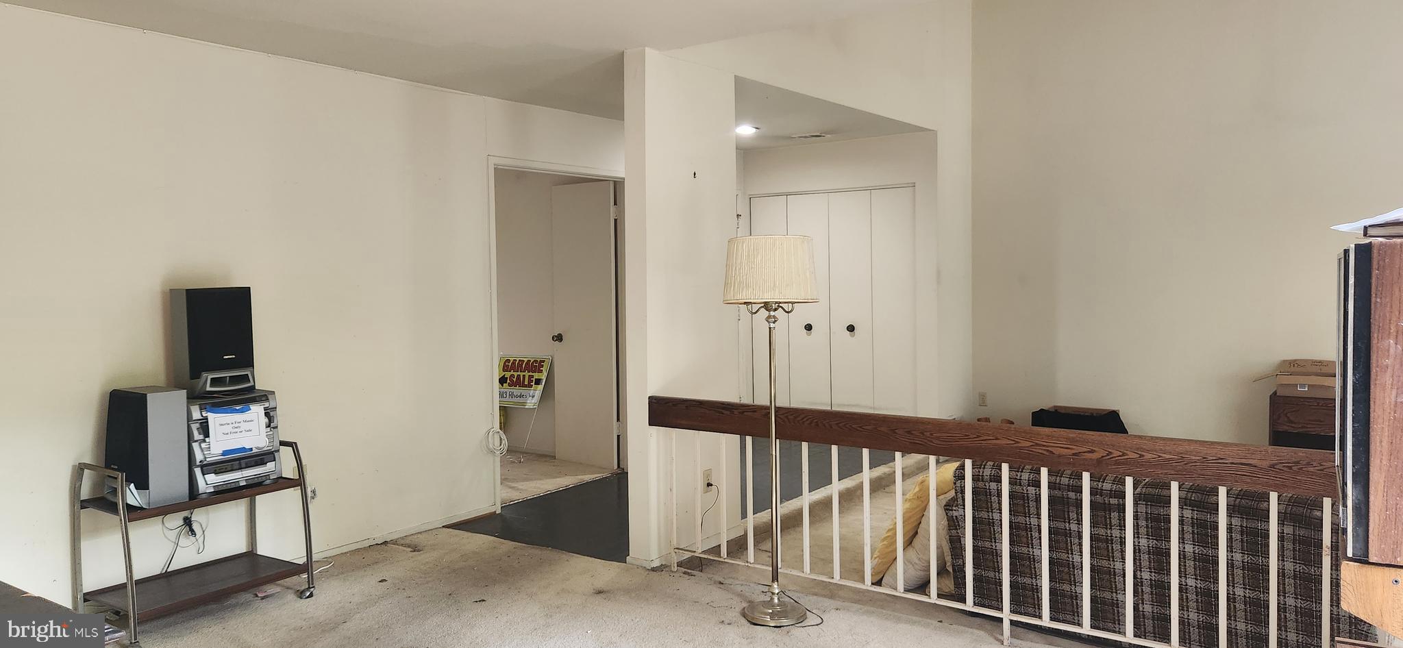 19113 Rhodes Way Montgomery Village, MD 20886 - Photo 8 of 18 Dining Room NEEDS REHAB