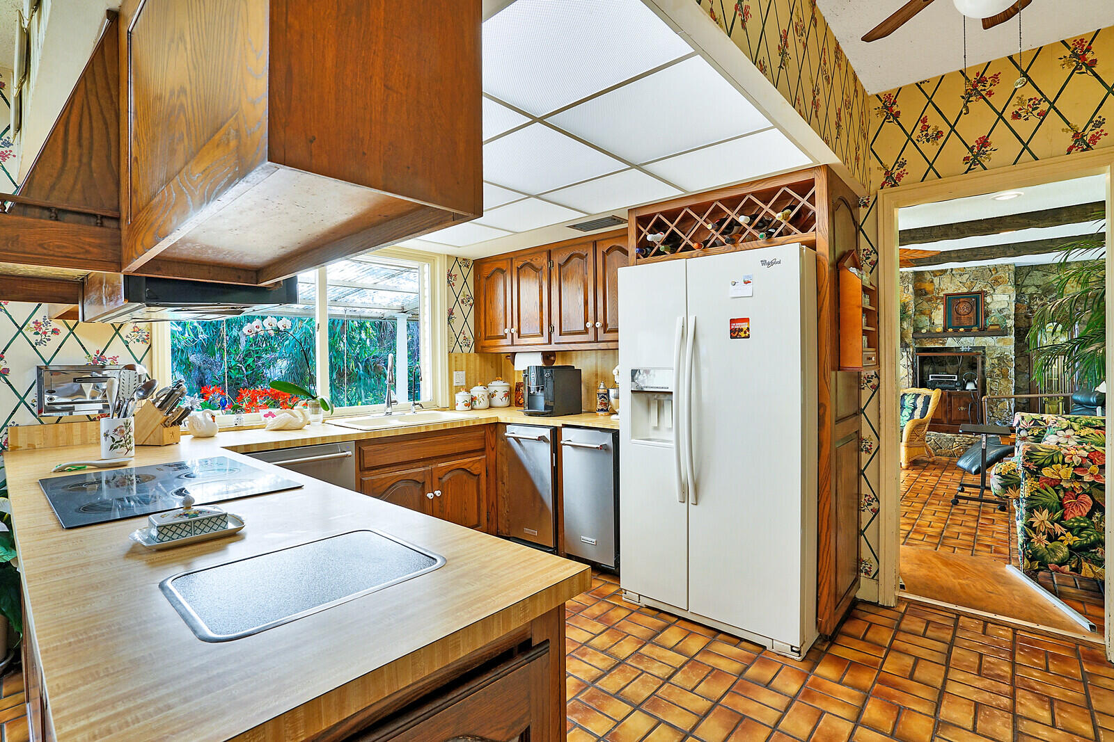 1101 Tabit Road Belle Glade, FL 33430 - Photo 9 of 43 kitchen