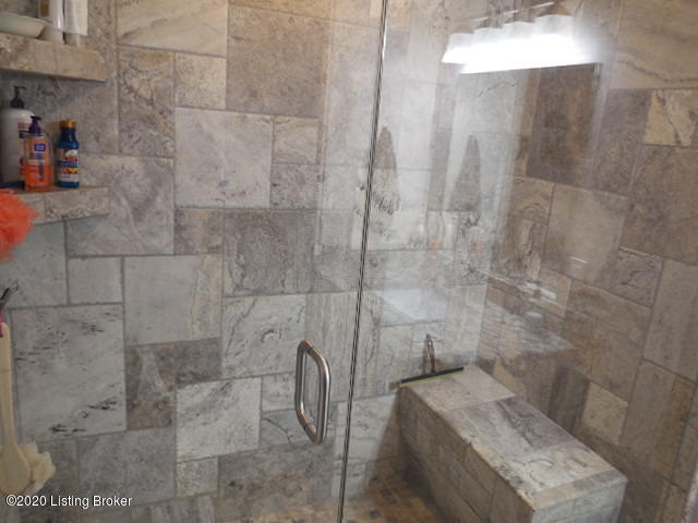 7678 Point Pleasant Road Pleasureville, KY 40057 - Photo 21 of 30 OwnersSuiteBath2