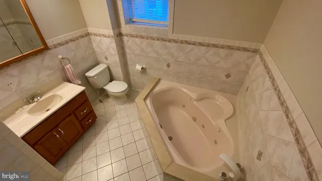 $2,000 | 2223 Noble Street, West Lawn, PA 19609