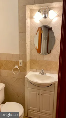 $2,000 | 2223 Noble Street, West Lawn, PA 19609