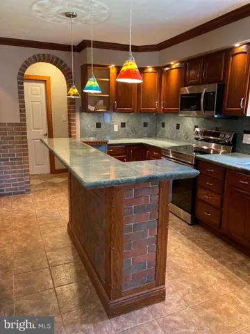 $2,000 | 2223 Noble Street, West Lawn, PA 19609