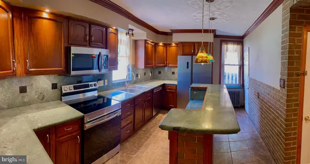 $2,000 | 2223 Noble Street, West Lawn, PA 19609