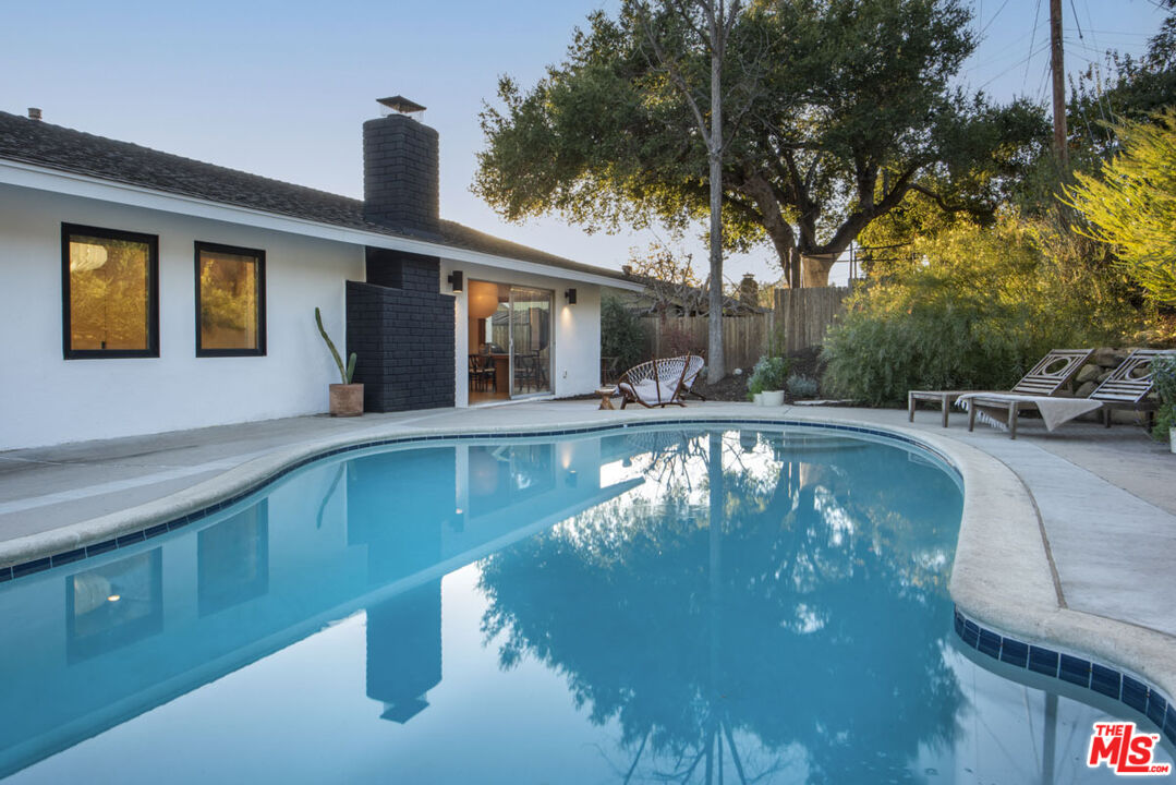 530 Pleasant Avenue Ojai, CA 93023 - Photo 22 of 29 a view of a swimming pool with a patio
