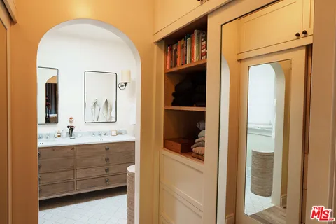 $2,449,000 | 1060 Superba Avenue, Venice, CA 90291