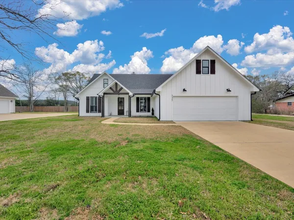 $359,900 | 535 Fm 1194 Street South, Lufkin, TX 75904
