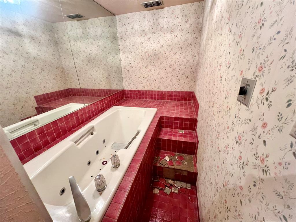 2805 Scott Mill Road Carrollton, TX 75007 - Photo 13 of 19 a view of bathroom with a bathtub