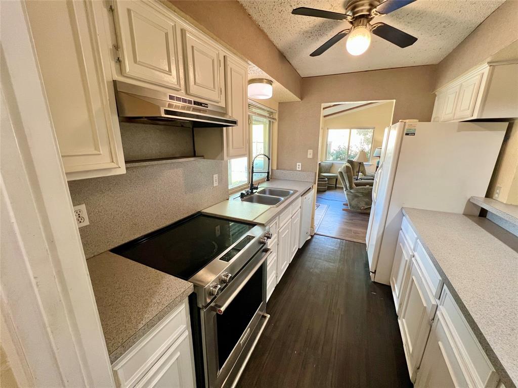 2805 Scott Mill Road Carrollton, TX 75007 - Photo 2 of 19 a kitchen with granite countertop a stove and a refrigerator