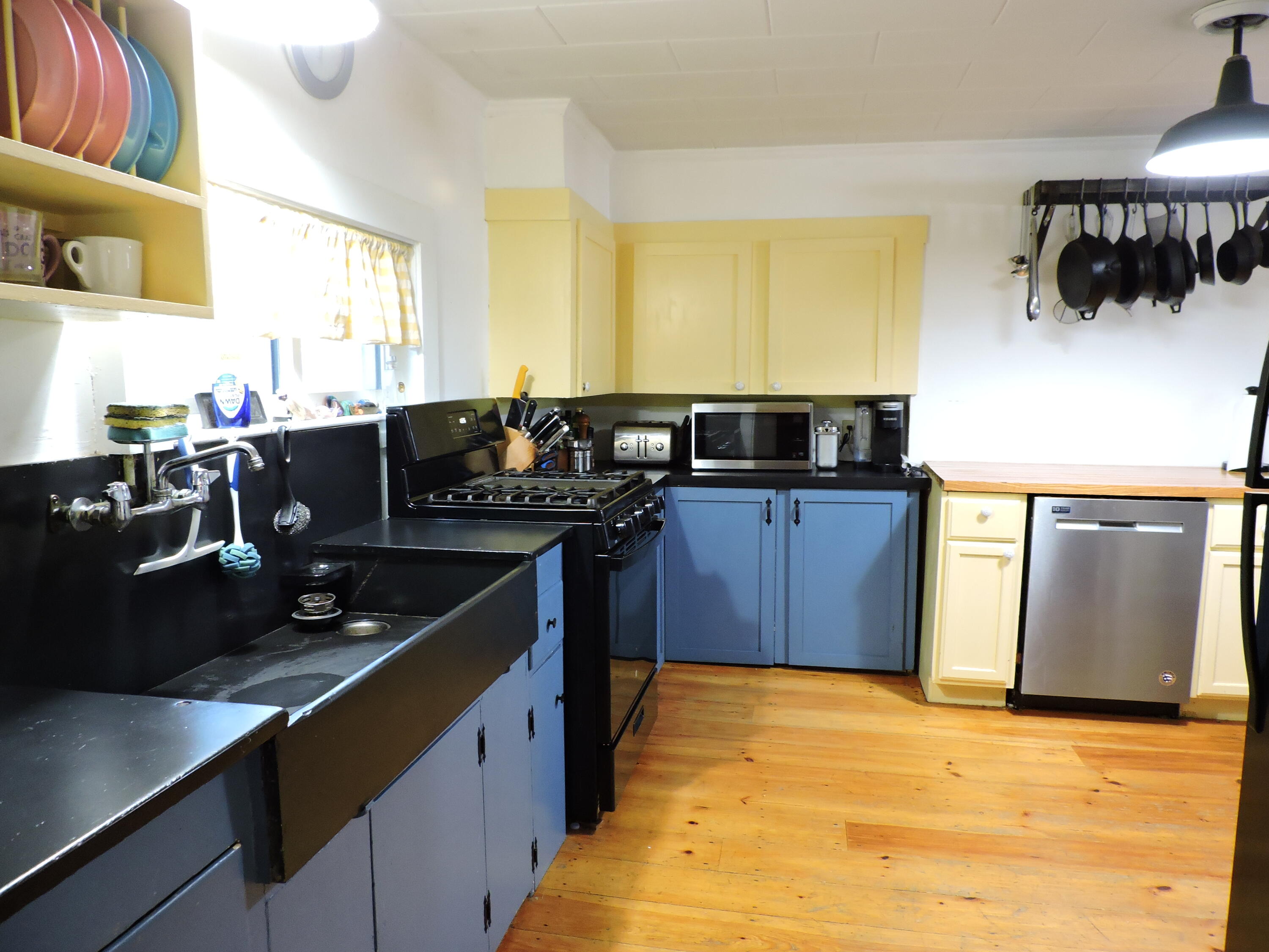 67 Church Street Gardiner, ME 04345 - Photo 4 of 39 DSCN5435